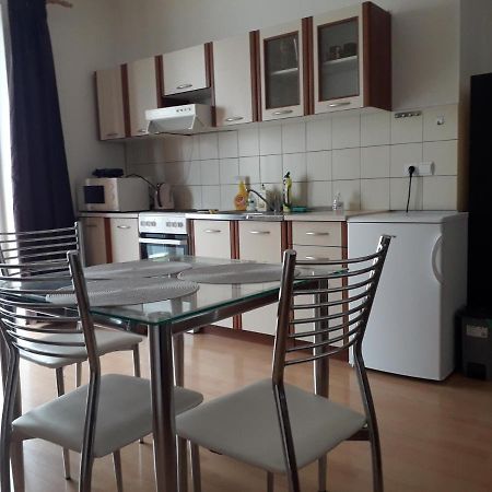 Peskova, Byt O 2 Pokojich S Terasou Olmütz Exterior foto